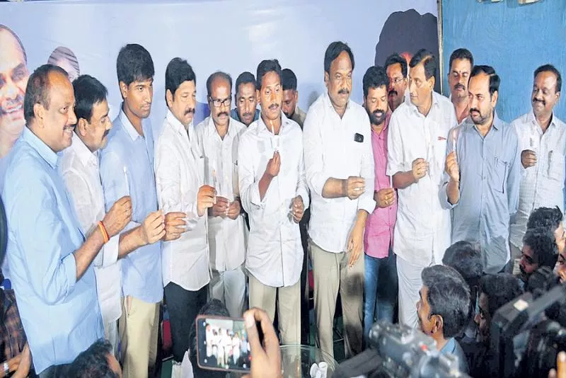 YS Jagan's solidarity - Sakshi