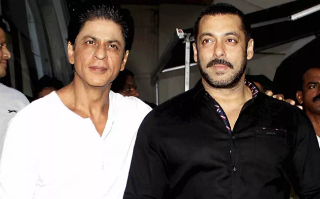 When Shah Rukh Backed Salman On Criminal Accusations Video Viral - Sakshi