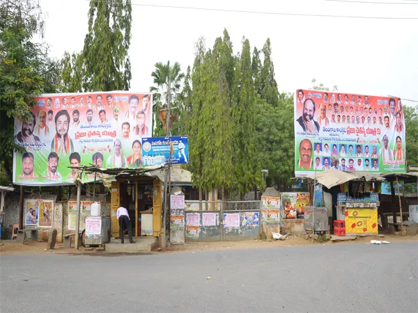 Today Congress Bus Yatra In Mahabubabad - Sakshi