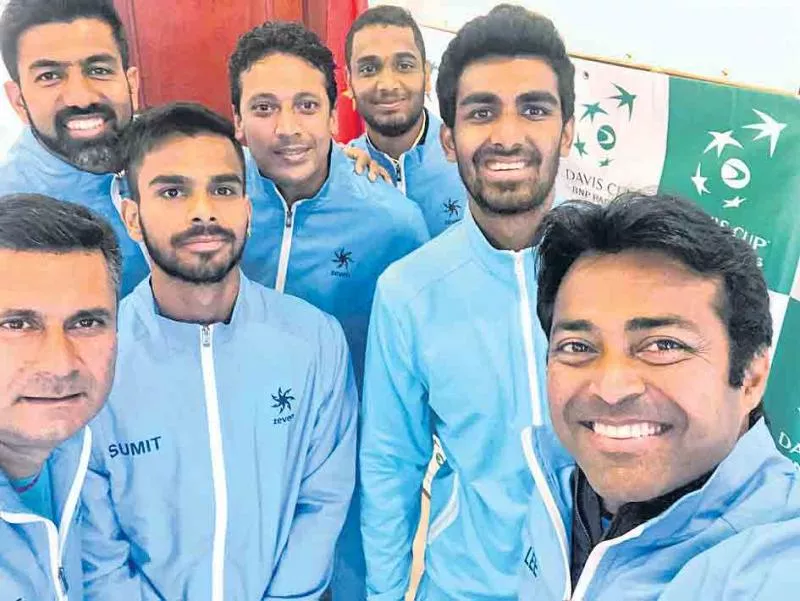 Leander Paes dedicates world record to India - Sakshi