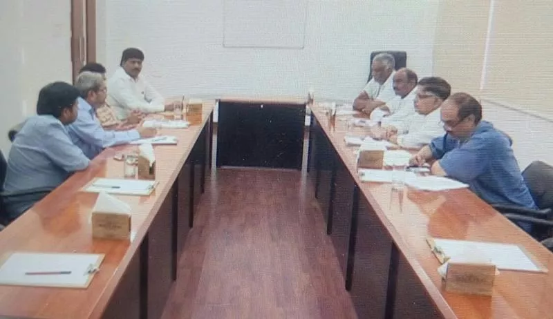 TUWJ Leaders Meeting Tollywood Representatives - Sakshi