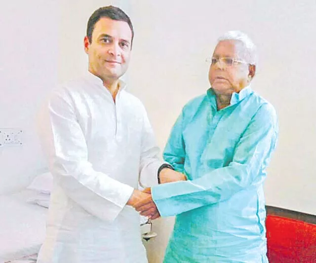 Rahul Gandhi Checks On Lalu Yadav At AIIMS - Sakshi