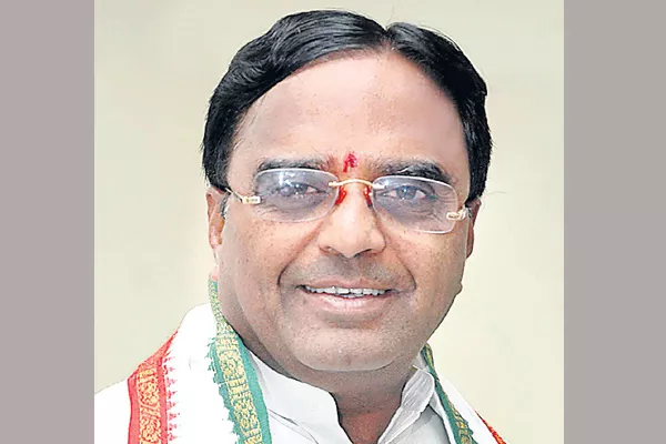 Ponnala laxmaiah commented over kcr - Sakshi