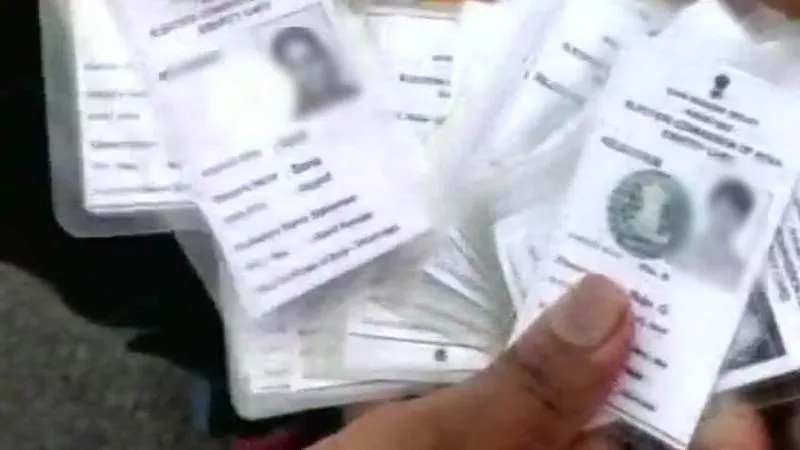 Election Commission confirms seizure of 9,746 voter ID cards, orders probe - Sakshi