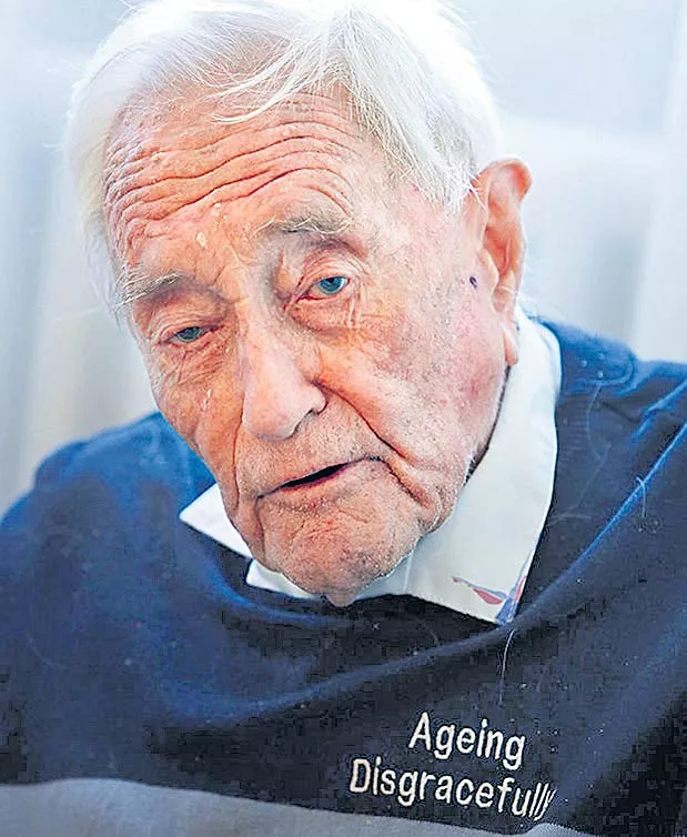 David Goodall, 104, takes final journey at Swiss assisted-suicide clinic - Sakshi