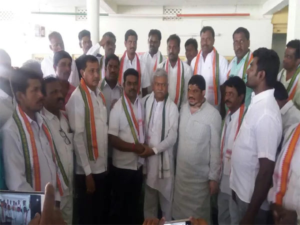 Karimnagar  Young Leaders Join In Congress Party - Sakshi