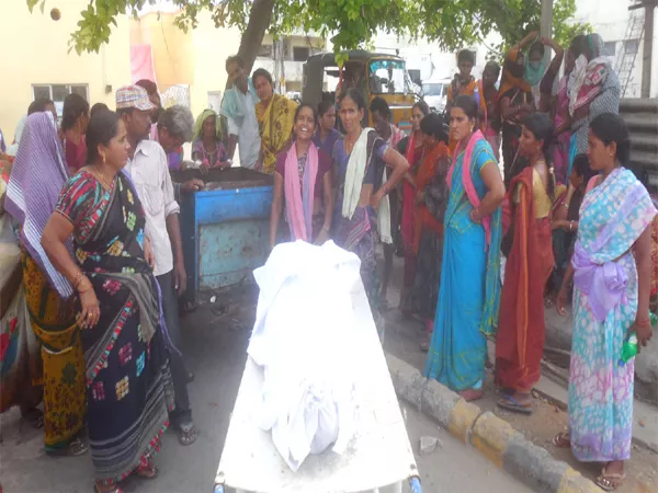 Suspicious Woman Died In Warangal District - Sakshi