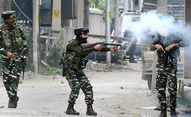 CRPF Jawan Killed In Encounter In Pulwama - Sakshi