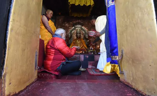 Narendra Modi Visited Nepal Muktinath Temple - Sakshi