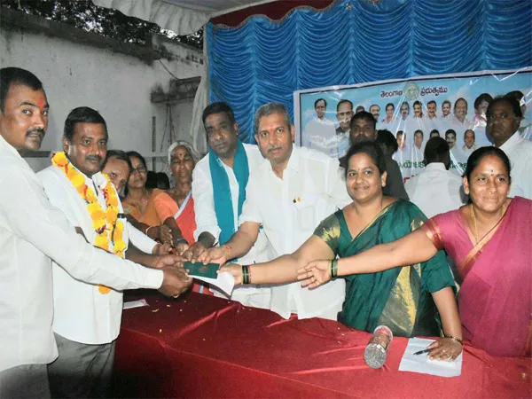 Rythu Bandhu Cheque Distribution MLA Ramesh Babu - Sakshi