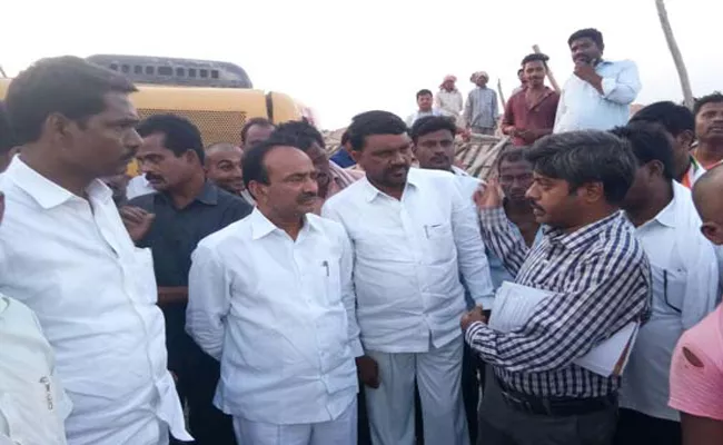 Minister Etela Rajender Visits The Maneru Vagu - Sakshi