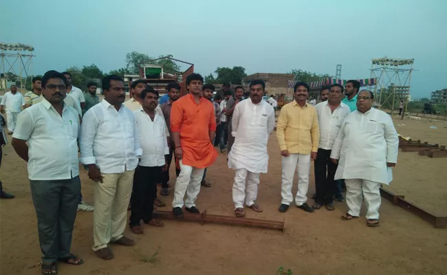 Third Phase Of Congress Bus Yatra From Today Started At Mancherial - Sakshi