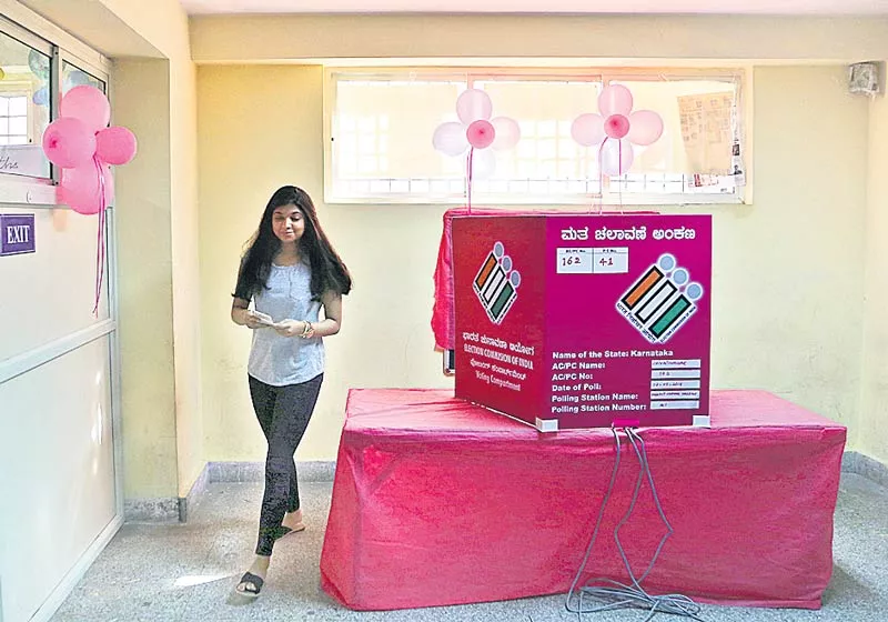 Karnataka elections in Pink booths to M3 EVMs - Sakshi