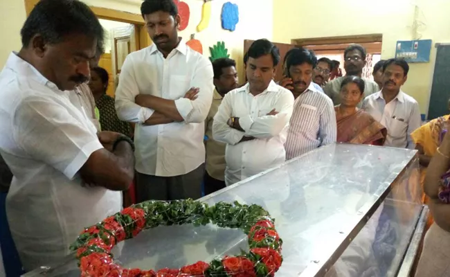 YSRCP Corporator Died In YSR Cuddapah District  - Sakshi