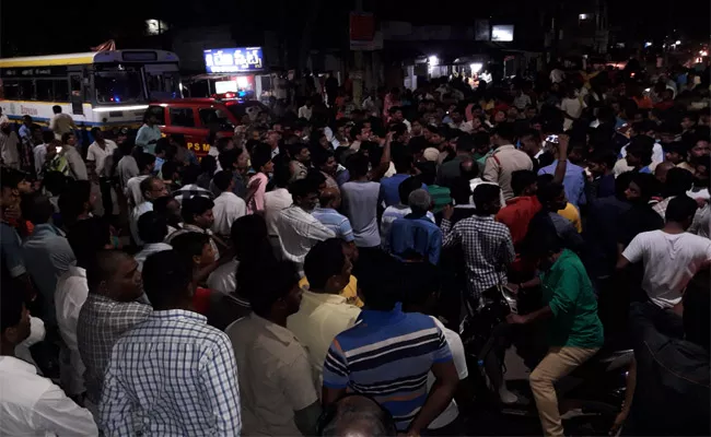 Streetfight in Hudco Colony - Sakshi