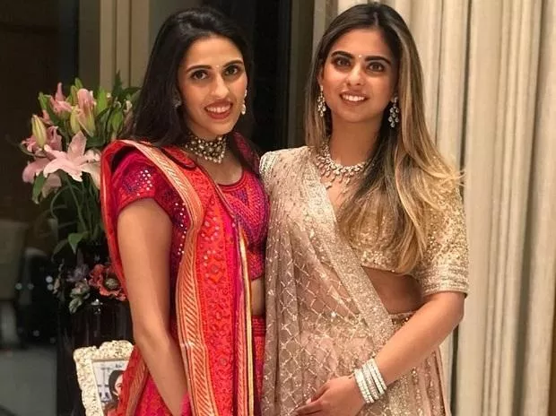 Isha Ambani Ghoomar Dance With Shloka Mehta At Her Engagement Party - Sakshi