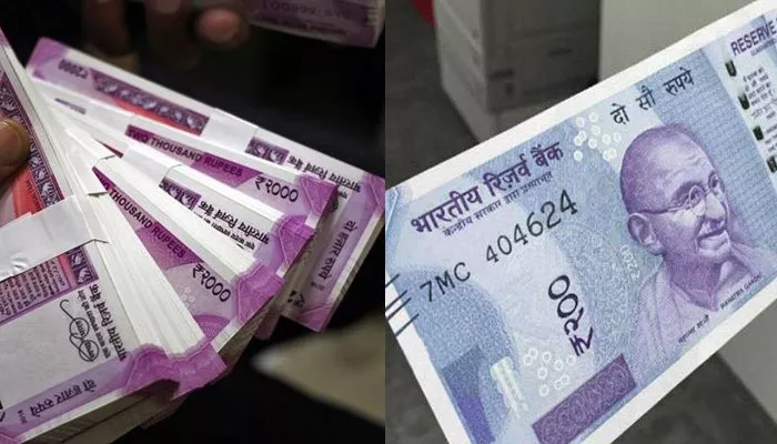 Soiled Rs 200, Rs 2000 Notes Stuck in Exchange Counter - Sakshi