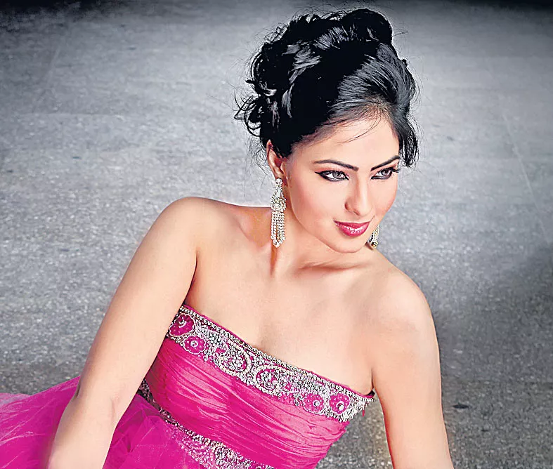 Nikesha denies rumours of wedding with Prabhudeva - Sakshi