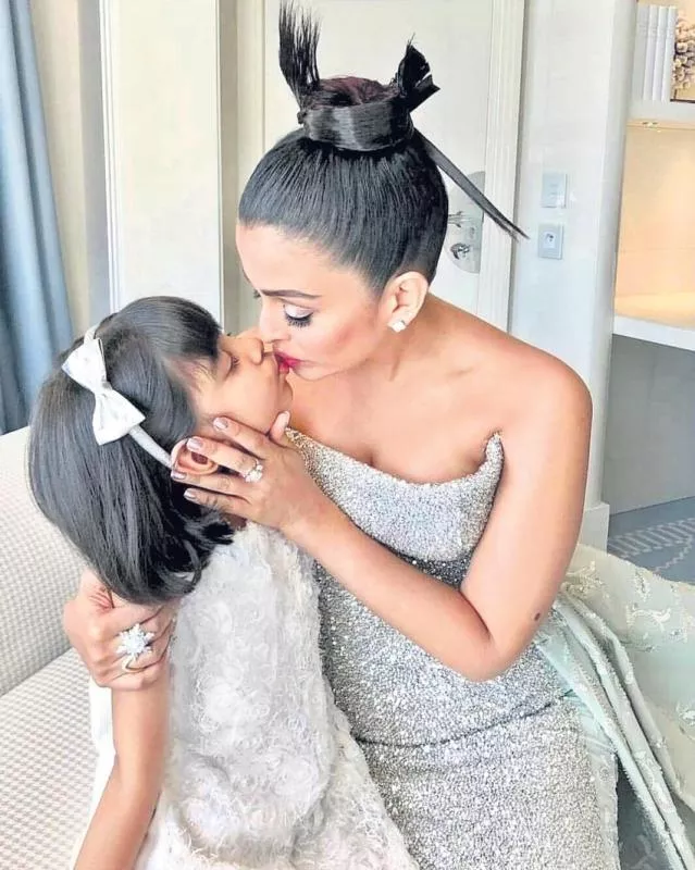 : Aishwarya Rai Bachchan and Aaradhya share precious moments - Sakshi