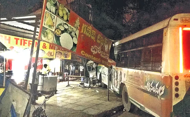 RTC Bus Rollover InTo The Hotel In Secunderabad - Sakshi