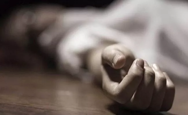 Lovers Commit Suicide In Police station In Bijnor - Sakshi