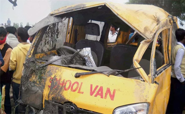 High Voltage Wire Fell And Came In Contact With A School Van In Baniapur - Sakshi