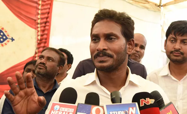 Attempt To Murder Case Should File On Chandrababu Says YS Jagan - Sakshi