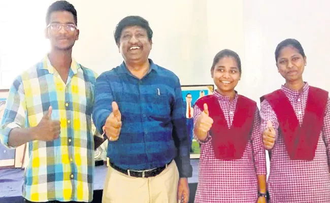 Guru kula students to 'EFLU' Journalism Course - Sakshi