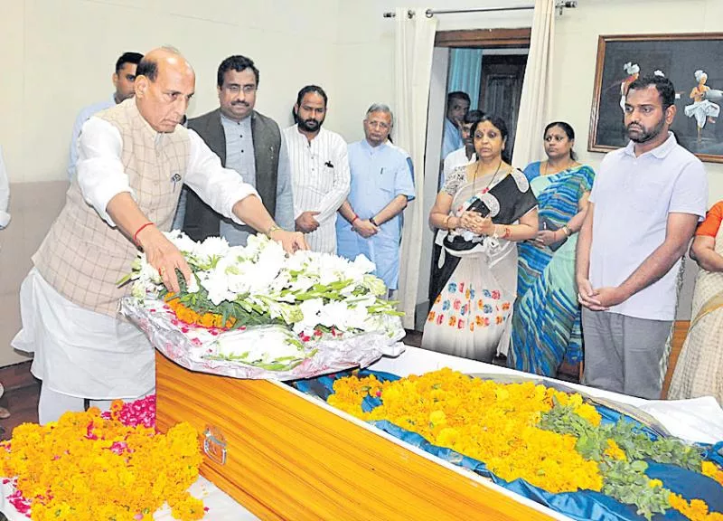 BJP gen secy Ram Madhav's mother passes away - Sakshi