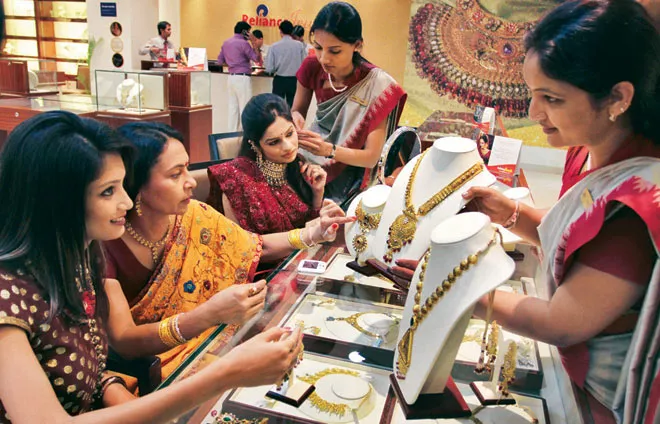 Gold Prices Fall Sharply For Second Day - Sakshi