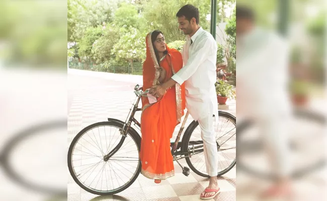 Tej Pratap Yadav And Aishwarya Rais Bicycle Ride Viral - Sakshi