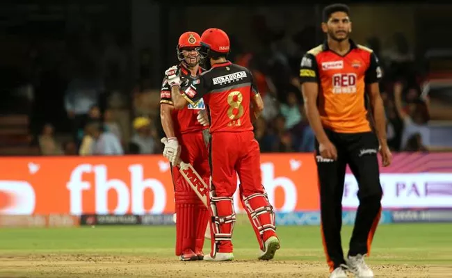 Basil Thampi Records Most Expensive Spell in IPL - Sakshi