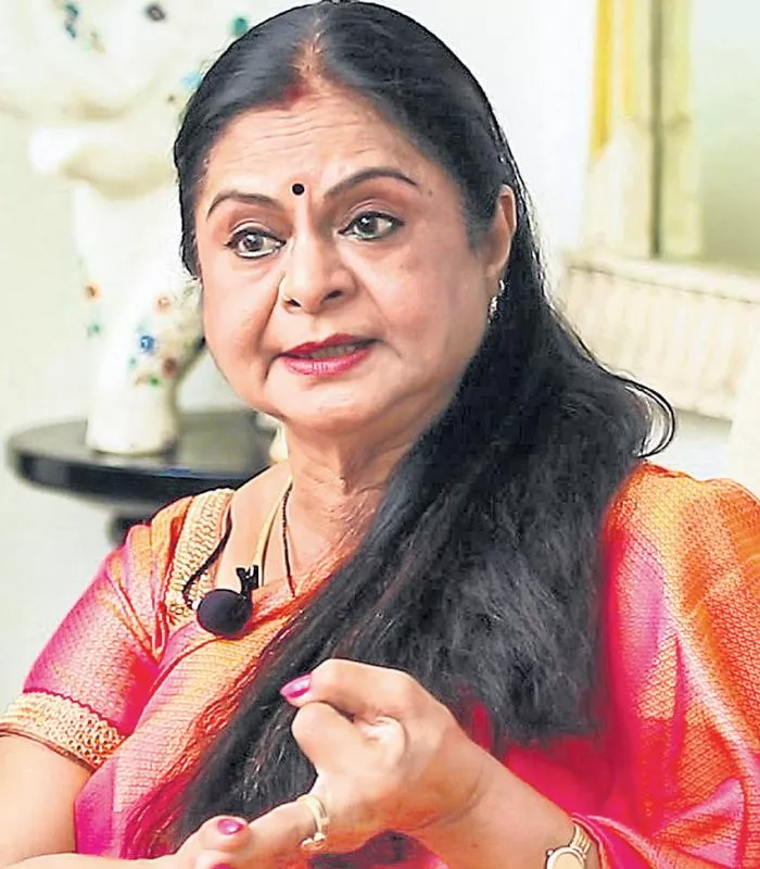 Kamala Selvaraj fires on Mahanati Team - Sakshi