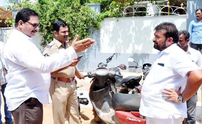 Mla Kurugondla Vs Corporater Raja nayudu In PSR Nellore - Sakshi