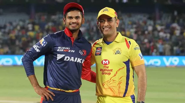 MS Dhoni laughs as Shreyas Iyer sends the coin flying at toss - Sakshi