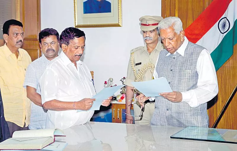 Newly appointed Karnataka pro-tem speaker KG Bopaiah  - Sakshi