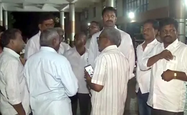 Tension at Kadapa RIMS hospital - Sakshi