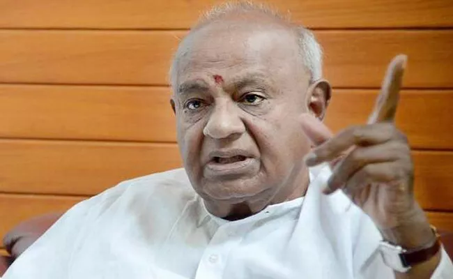 Siddaramaiah Insulting  Kannadigas, Says Deve Gowda - Sakshi