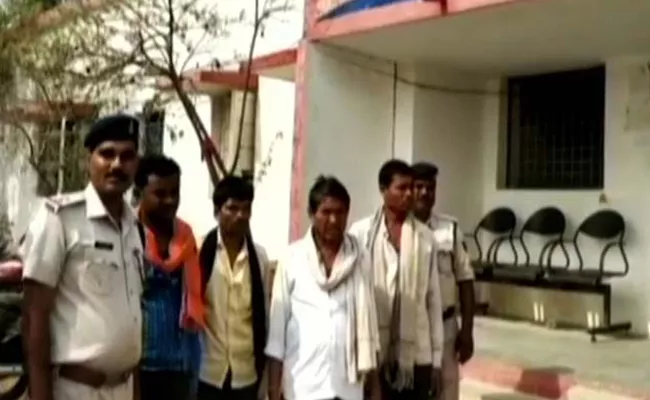 Mob Attacked Two Men In Madhya Pradesh Satna Suspicion Of Cow Slaughters - Sakshi