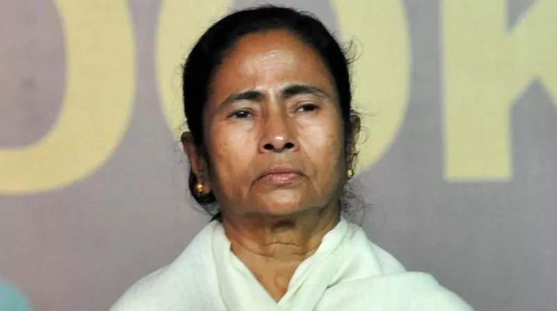 Mamata hypocritical in congratulating Kumaraswamy - Sakshi