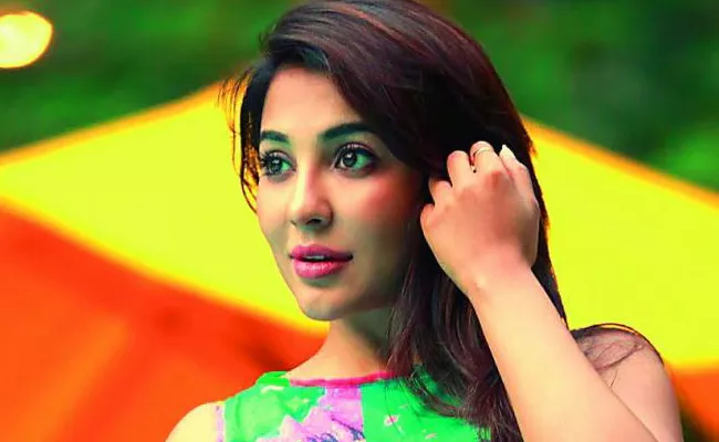 Parvathy Nair Opinion About Politics - Sakshi