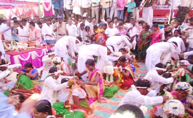 Mass weddings In Kurnool - Sakshi