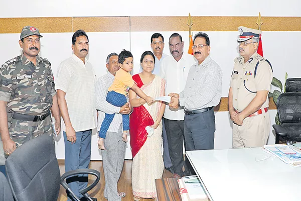  Financial assistance to sushils family - Sakshi