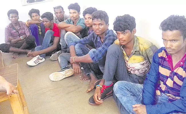 Suspected People In The Police Station - Sakshi