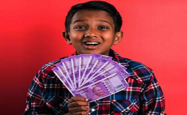 A boy who steals the father money - Sakshi