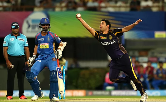 Piyush Chawla Get Rahul Tripathi Wicket - Sakshi