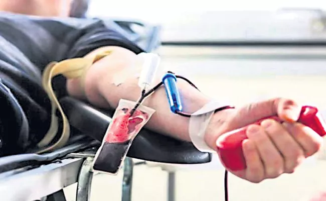 Muslim Left Ramadan Fasting For Blood Donation - Sakshi