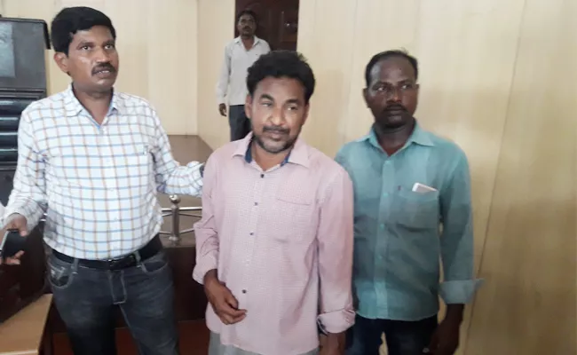 ACB Raids On Panchayat Raj AE InYSR Kadapa - Sakshi