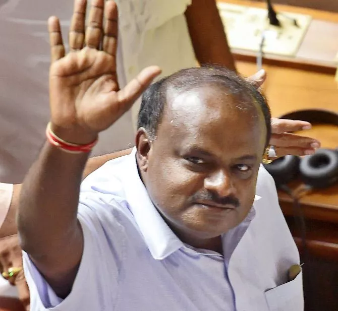 CM Kumaraswamy to take floor test on Friday - Sakshi