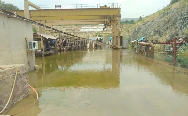 Rain Water Filled In Tunnels Velugonda Project Prakasam - Sakshi